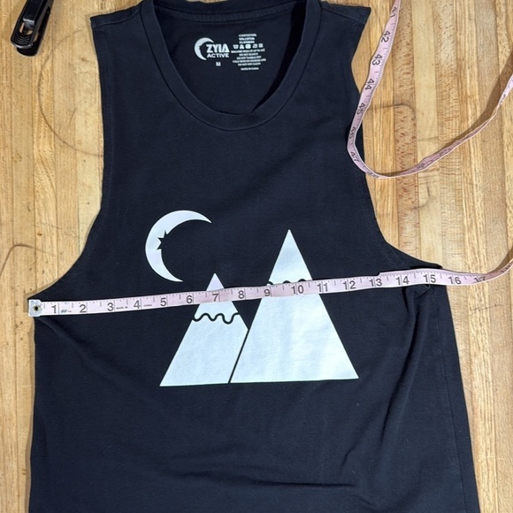 Zyia Active Women’s Size Medium Black Tank Top w/White Moon and Mountain Graphic - Picture 8 of 9